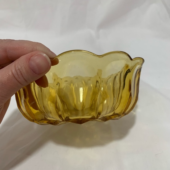Vintage Amber flower shape bowl - Picture 5 of 5